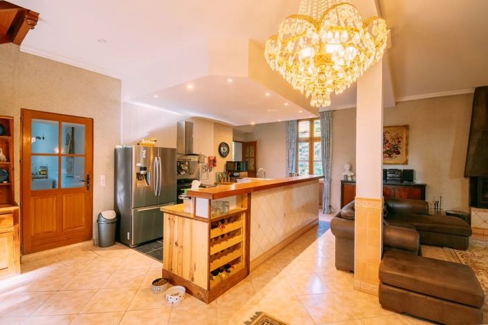 Image No.11-8 Bed House for sale