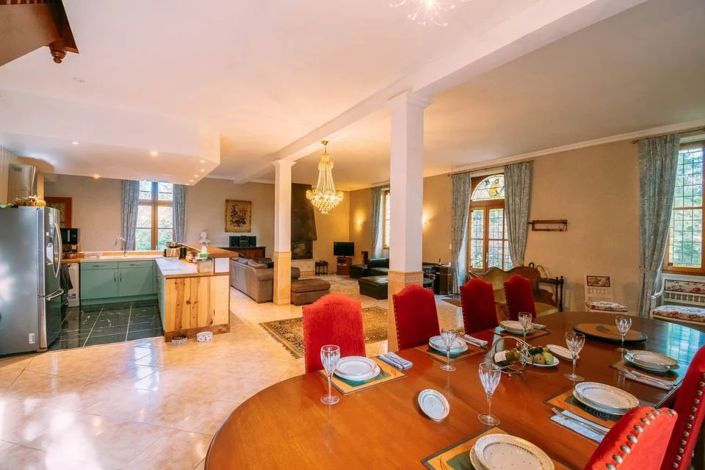 Image No.4-8 Bed House for sale