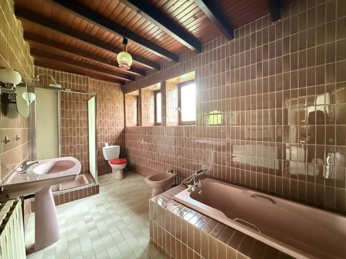 Image No.9-5 Bed House for sale