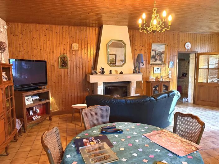 Image No.4-Maison de 4 chambres à vendre à Courcôme
