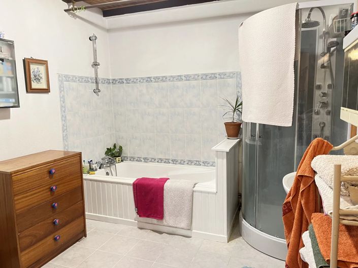 Image No.7-4 Bed House for sale