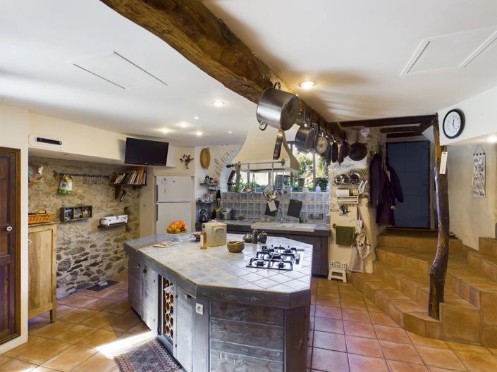 Image No.8-6 Bed House for sale