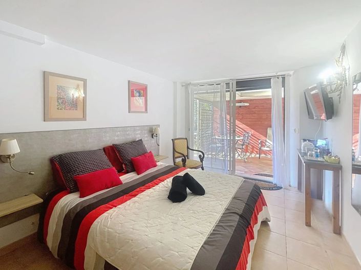 Image No.11-6 Bed Property for sale