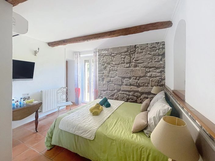 Image No.13-6 Bed Property for sale