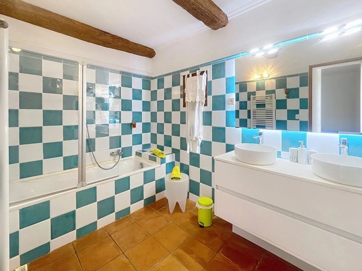 Image No.14-6 Bed Property for sale