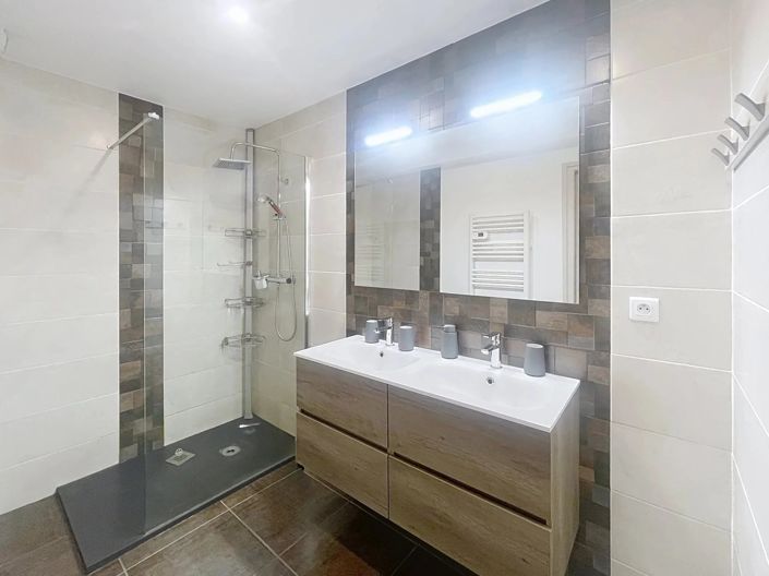 Image No.7-6 Bed Property for sale