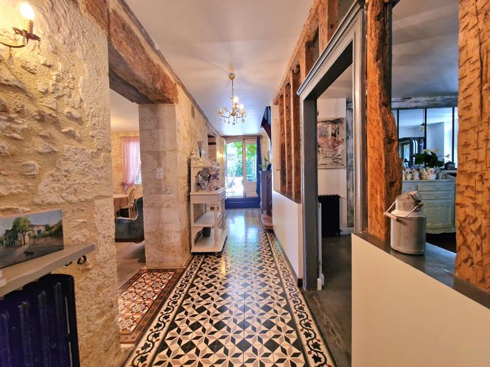 Image No.9-8 Bed House for sale