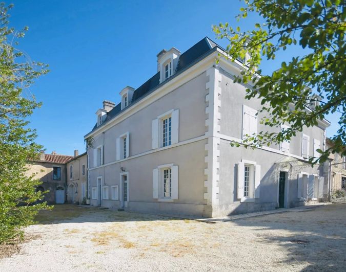Image No.1-Maison de 10 chambres à vendre à Ruffec