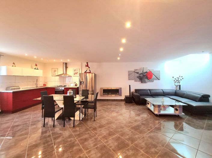 Image No.9-5 Bed House for sale