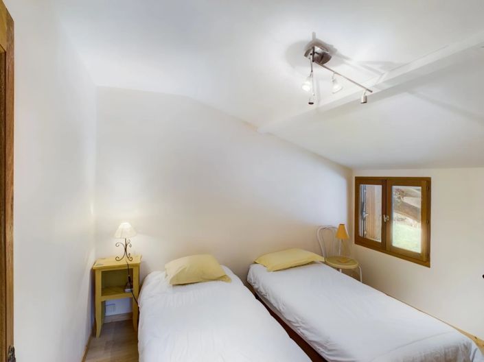 Image No.14-9 Bed House for sale