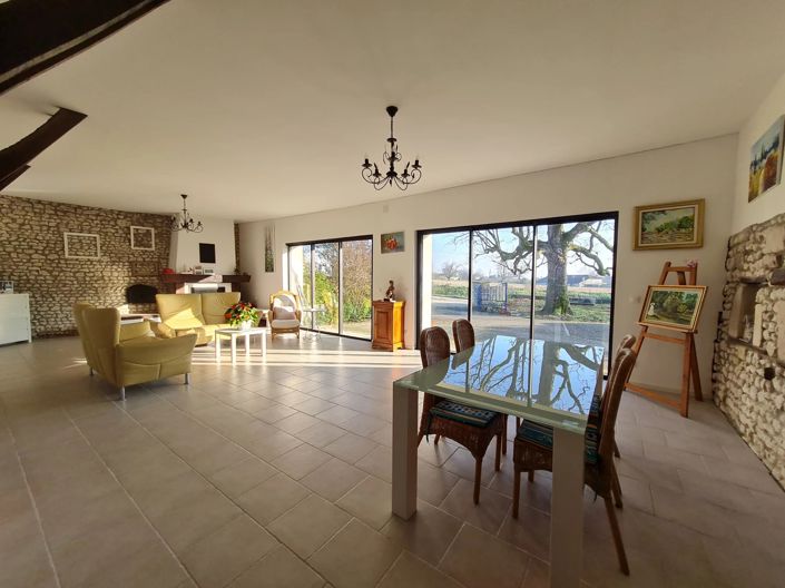 Image No.1-6 Bed House for sale