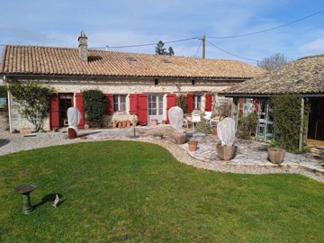 1 - Saint-Coutant, Village House
