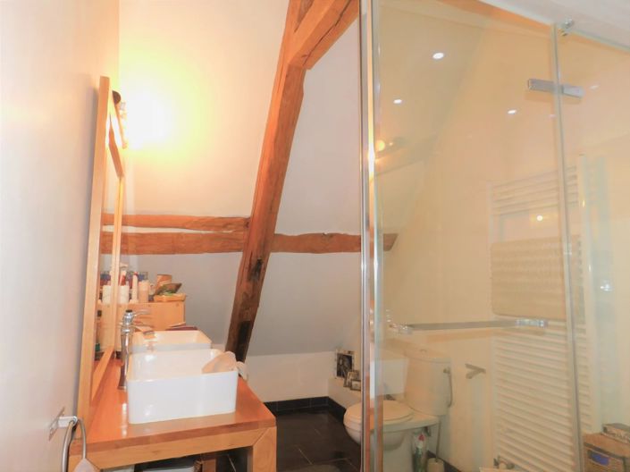 Image No.8-7 Bed House for sale