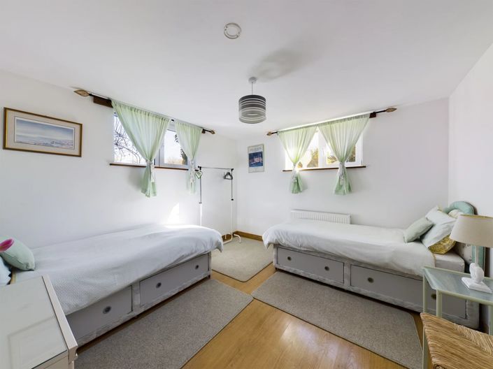 Image No.14-9 Bed House for sale