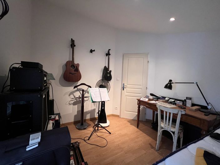 Image No.8-3 Bed House for sale