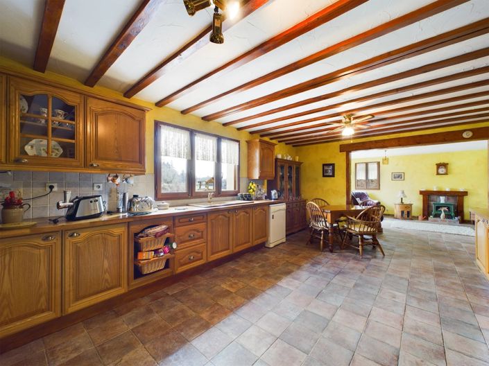 Image No.6-4 Bed House for sale