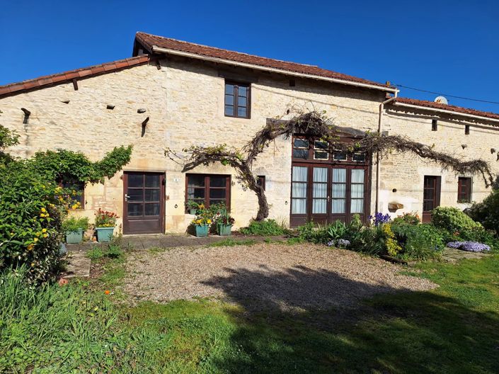 Image No.1-Maison de 4 chambres à vendre à Savigné