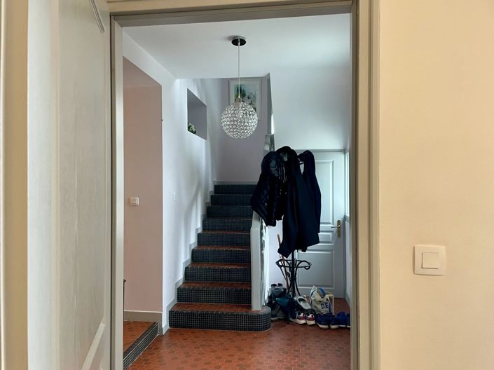 Image No.5-9 Bed House for sale