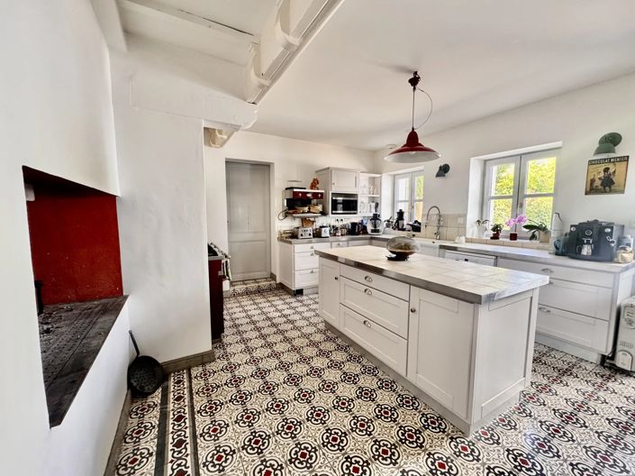 Image No.5-9 Bed House for sale