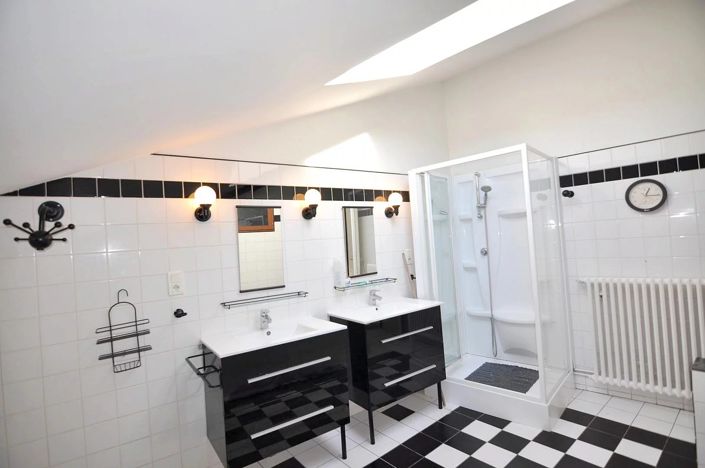 Image No.7-3 Bed House for sale