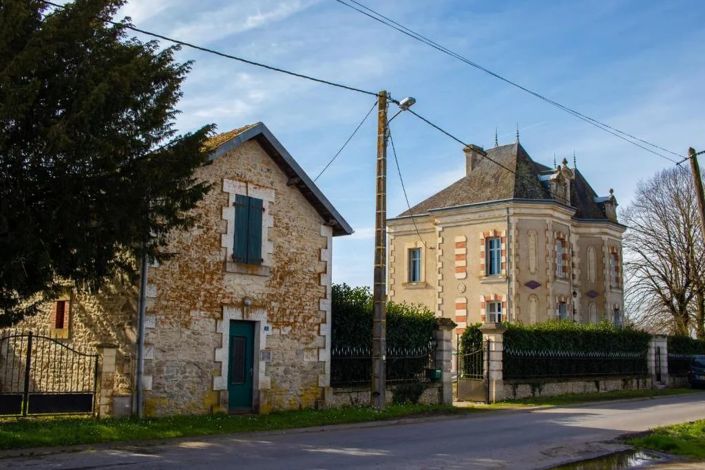 Image No.1-Maison de 10 chambres à vendre à Charroux