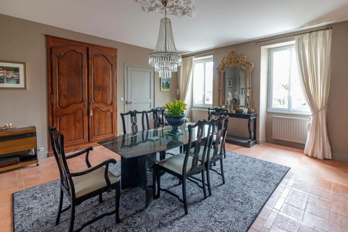 Image No.6-5 Bed House for sale