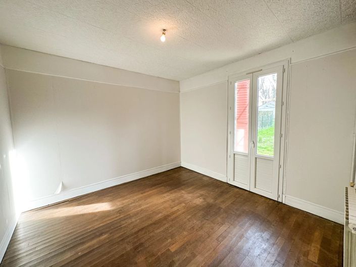 Image No.10-3 Bed House for sale