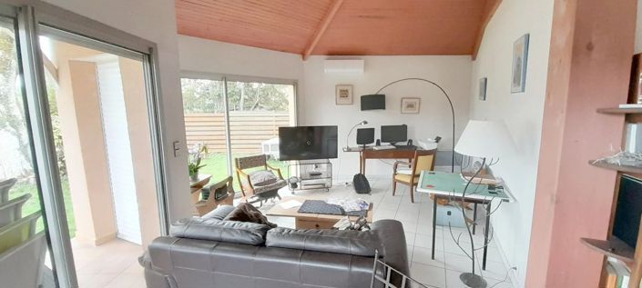 Image No.10-3 Bed House for sale