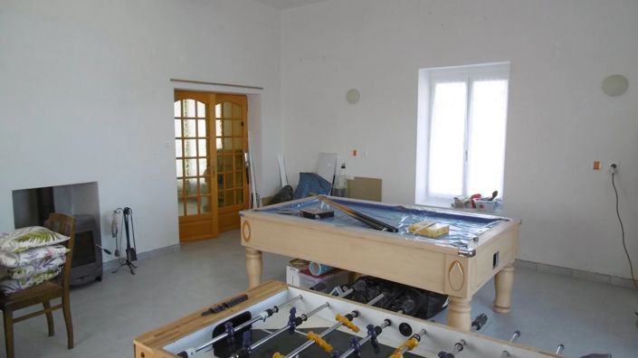 Image No.8-8 Bed House for sale