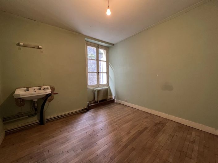 Image No.10-7 Bed Village House for sale