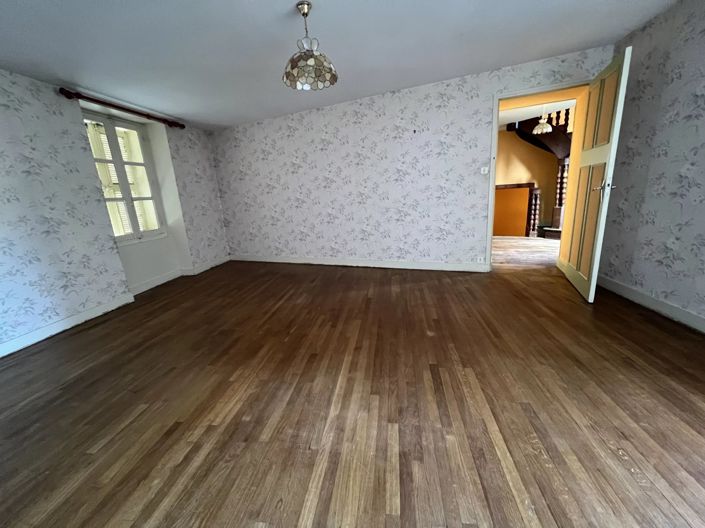 Image No.11-7 Bed Village House for sale