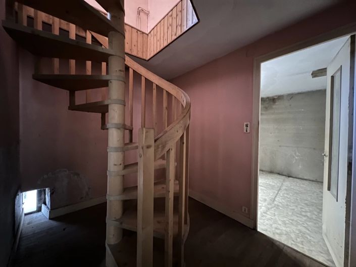 Image No.15-7 Bed Village House for sale