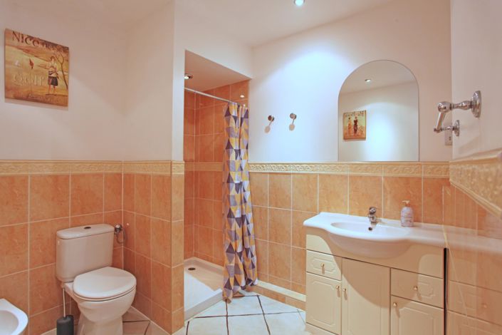 Image No.8-4 Bed House for sale