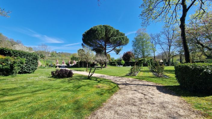 Image No.11-17 Bed Commercial for sale