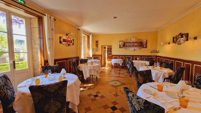 Image No.7-17 Bed Commercial for sale