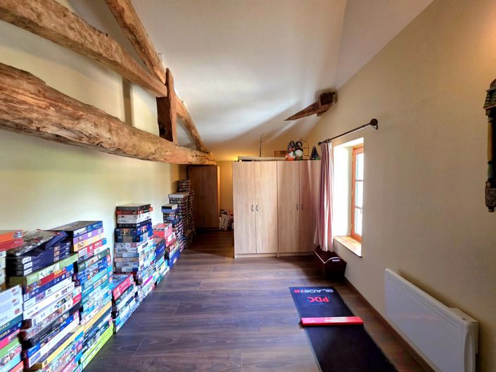 Image No.8-5 Bed House for sale