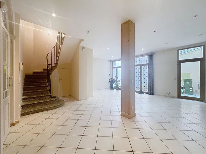 Image No.8-4 Bed House for sale