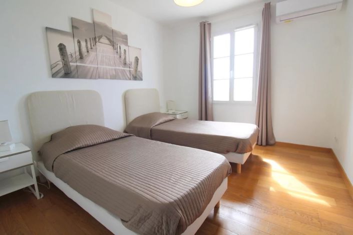 Image No.9-7 Bed Village House for sale