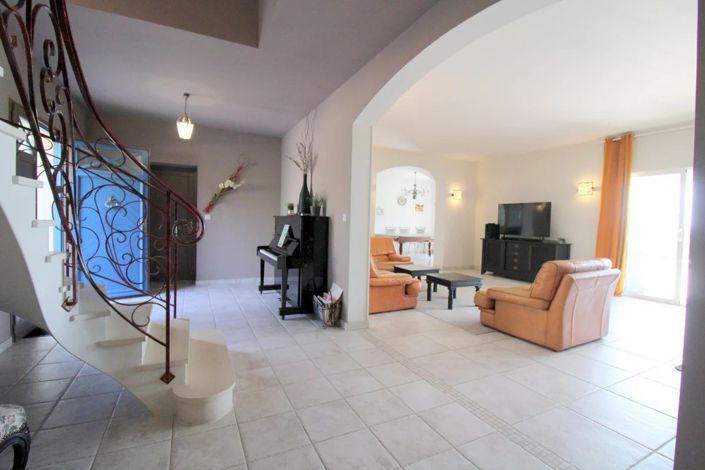 Image No.6-7 Bed Village House for sale