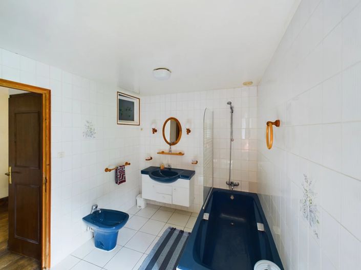 Image No.7-4 Bed House for sale