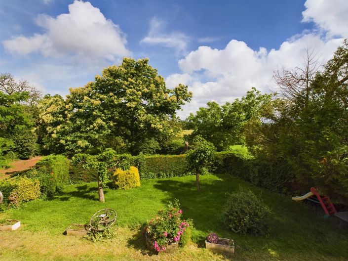 Image No.2-4 Bed House for sale