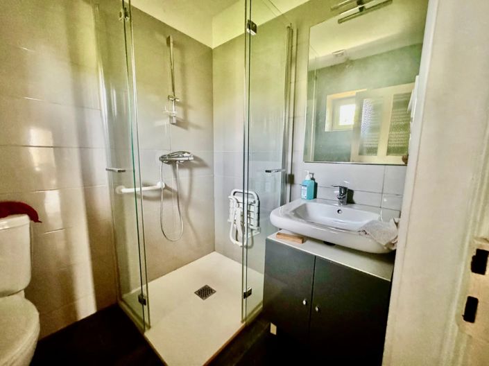 Image No.8-4 Bed House for sale