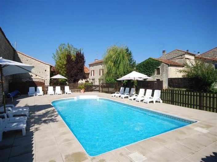 Image No.1-Maison de village de 5 chambres à vendre à Charente