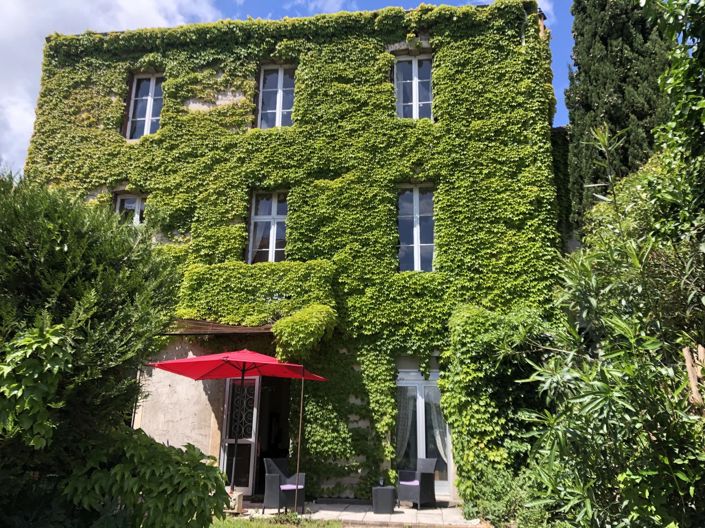 Image No.1-8 Bed House for sale