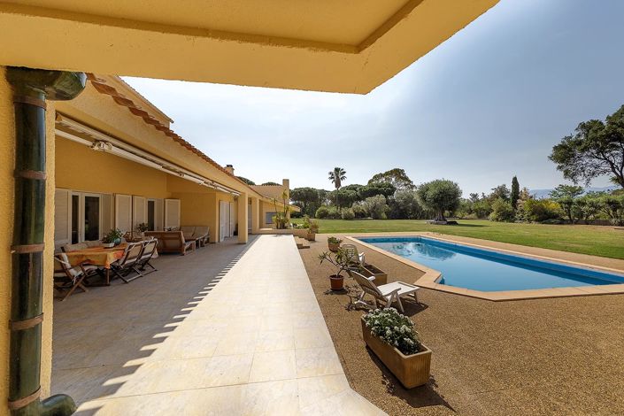 Image No.1-6 Bed House for sale