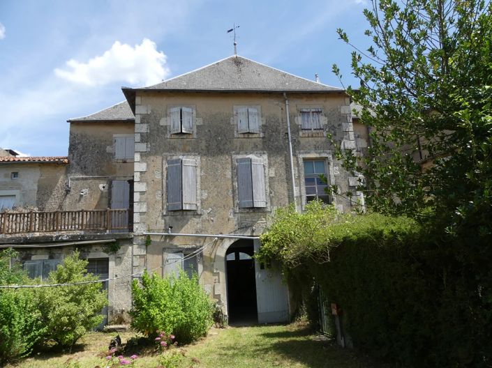 Image No.1-Maison de 8 chambres à vendre à Villefagnan