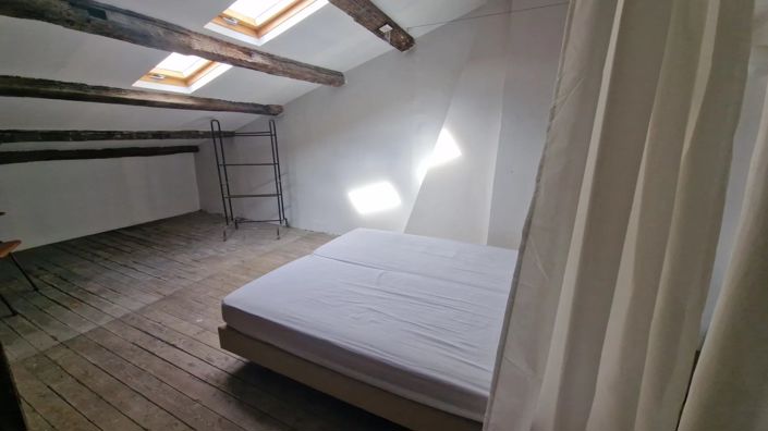 Image No.10-1 Bed Property for sale