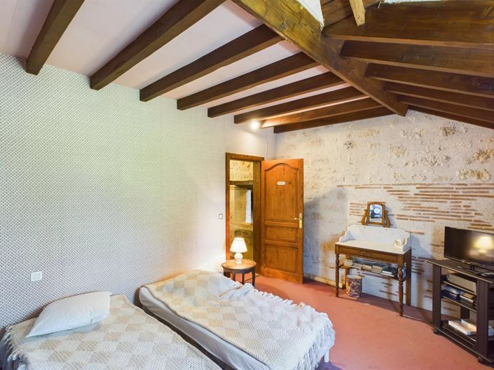 Image No.10-5 Bed House for sale