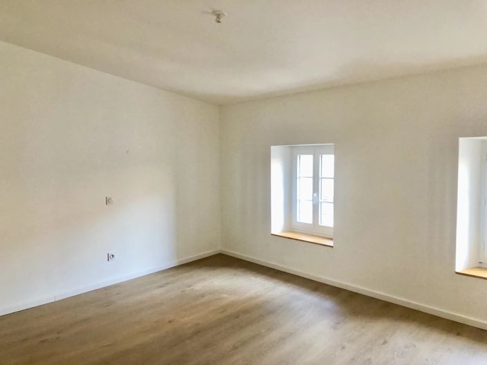 Image No.10-6 Bed House for sale