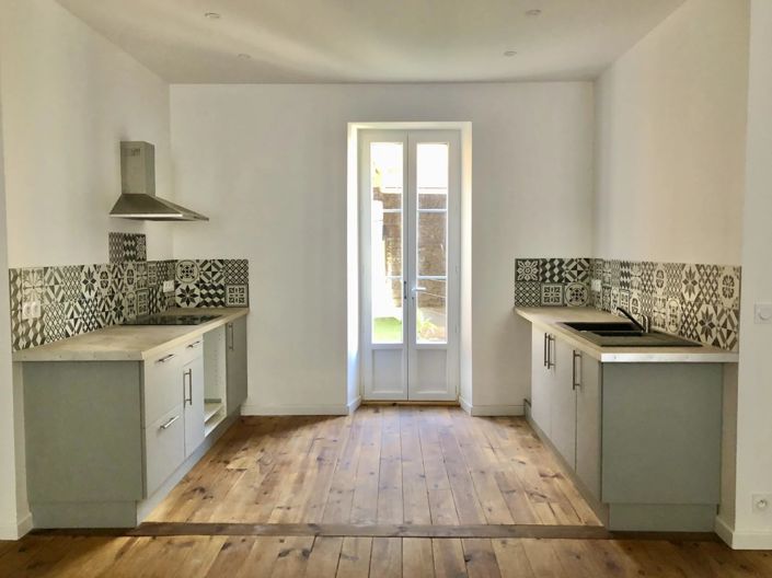 Image No.3-6 Bed House for sale